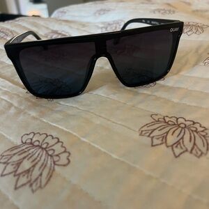 Quay Sunnies! Black/Blue tint